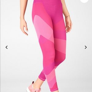 NWOT fabletics high waisted seamless color lock Capri leggings